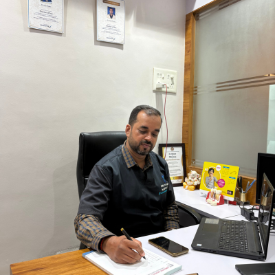 Dr Vivek Pandey